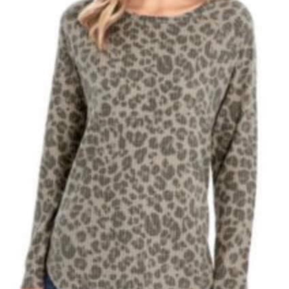 Animal print thermal long sleeve.